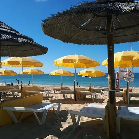 شقة Oura Beach البوفيرا